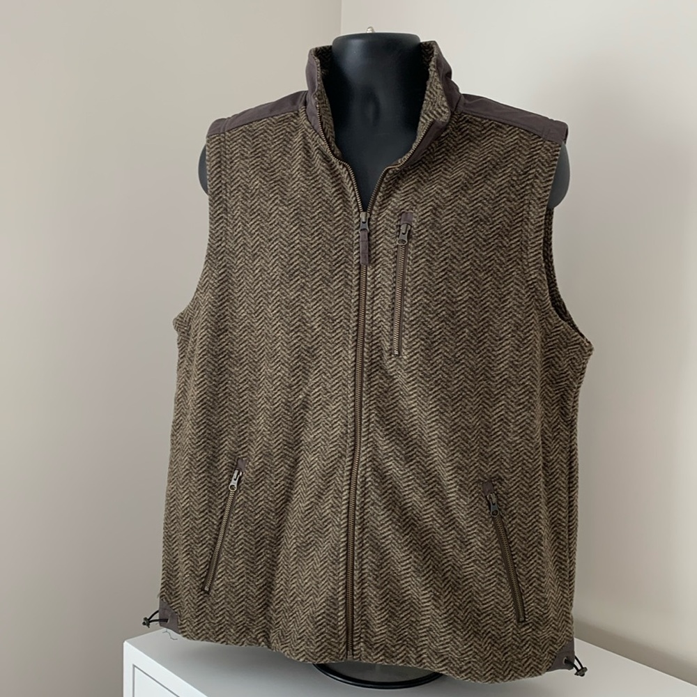 Orvis Tweed look vest with YKK zippers and side tighteners, great condition